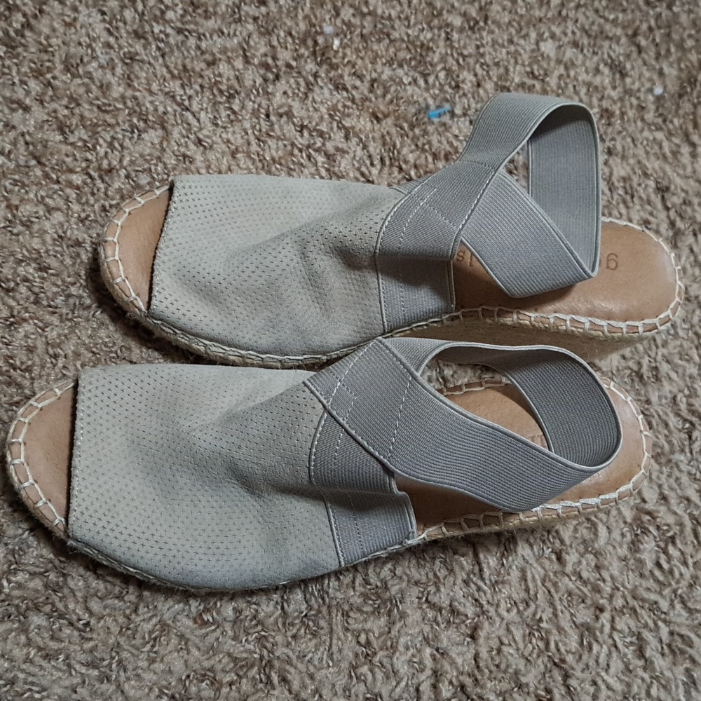 Kenneth Cole gentle souls wedge shoes size womens 7.5 Tan color